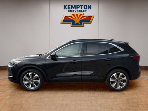 Used 2025 Ford Escape Platinum image 3