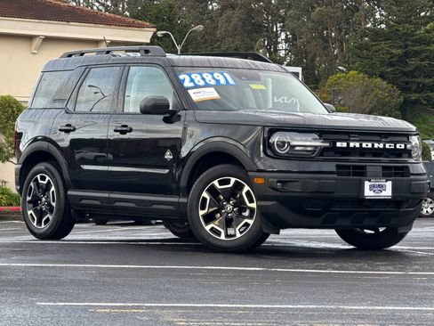 Certified 2023 Ford Bronco Sport Outer Banks w/ Tech Package image 2