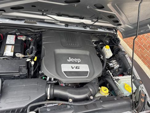 Used 2014 Jeep Wrangler Sport w/ Quick Order Package 24S AWD/4WD image 34