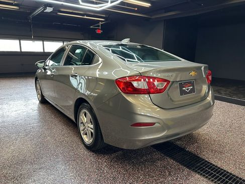 Used 2017 Chevrolet Cruze LT w/ Convenience Package image 5
