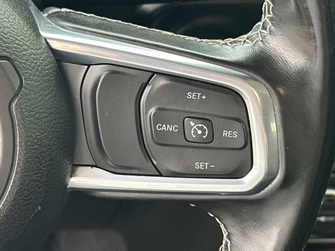 Used 2021 Jeep Gladiator Overland image 25