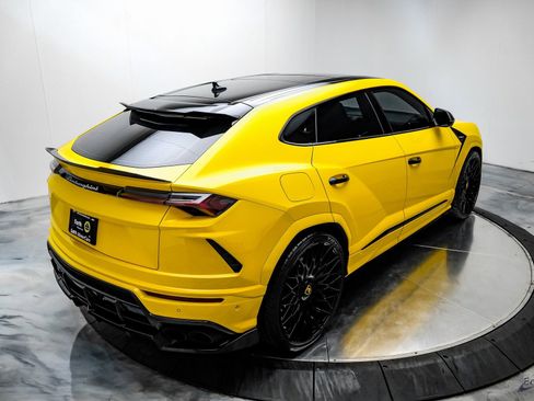 Used 2021 Lamborghini Urus image 16