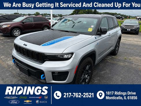 Used 2024 Jeep Grand Cherokee Trailhawk AWD/4WD image 1