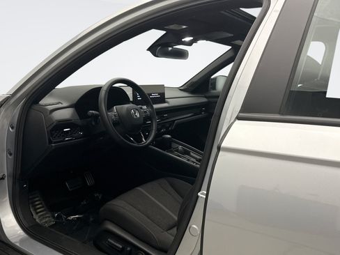 Used 2025 Honda Accord Sport image 10