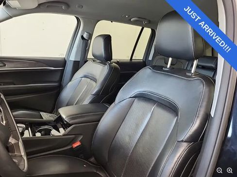 Used 2023 Jeep Grand Cherokee Limited w/ Luxury Tech Group II AWD/4WD image 4