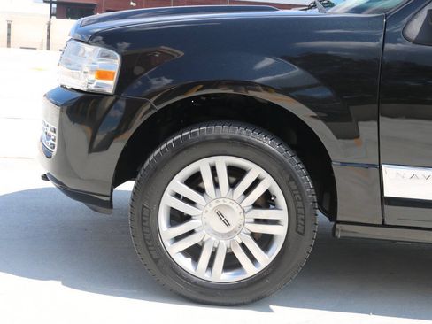 Used 2014 Lincoln Navigator 2WD image 59