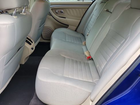 Used 2013 Ford Taurus SE image 16