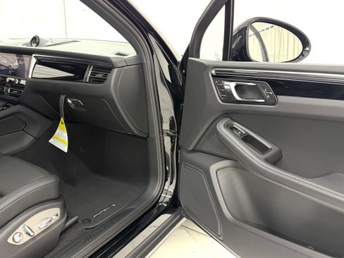 New 2026 Porsche Macan image 22