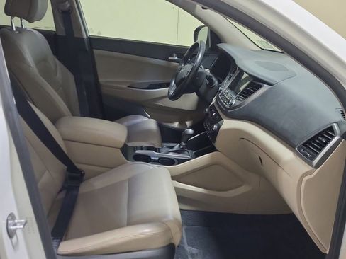 Used 2016 Hyundai Tucson Limited w/ Option Group 03 AWD/4WD image 12