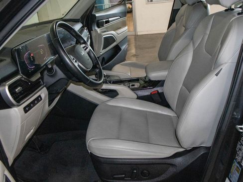 Used 2025 Kia Telluride S FWD image 8