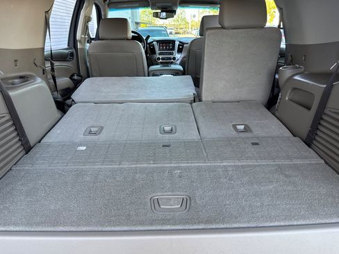 Used 2017 GMC Yukon SLT w/ Premium Edition image 17