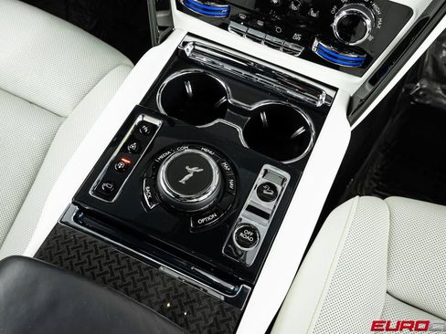 Used 2021 Rolls-Royce Cullinan Black Badge AWD/4WD image 34
