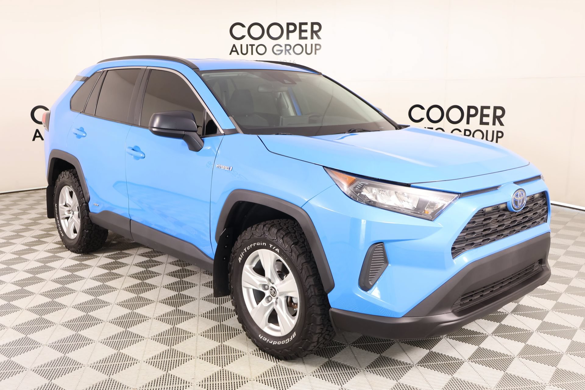 Used 2021 Toyota RAV4 LE AWD/4WD image 1