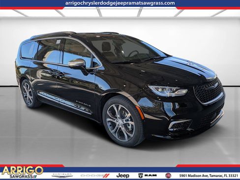 New 2026 Chrysler Pacifica Pinnacle w/ Trailer Tow Group image 1