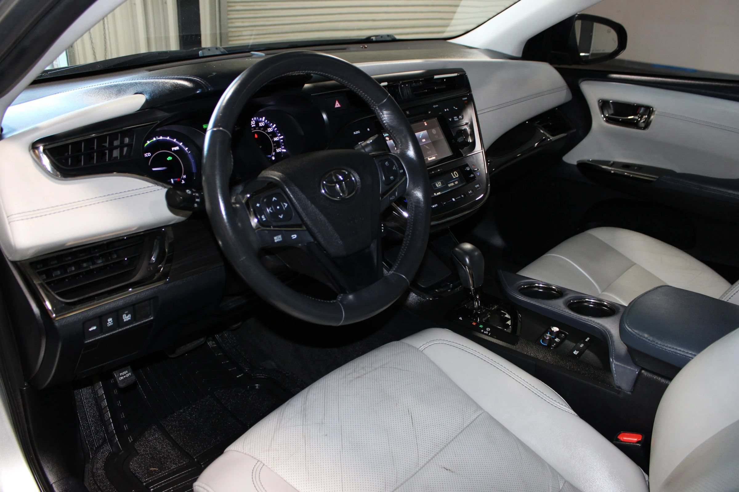 Used 2015 Toyota Avalon Limited w/ Technology Package FWD image 25