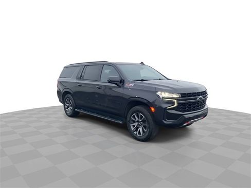 Used 2022 Chevrolet Suburban Z71 w/ Z71 Off-Road Package image 2