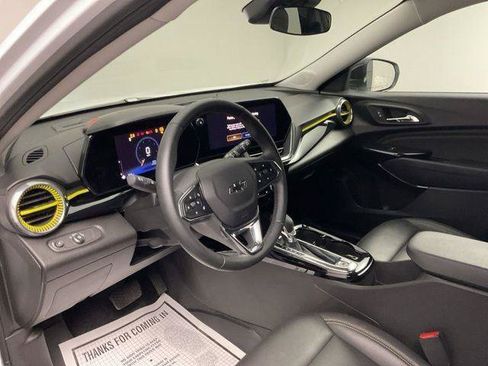 Used 2025 Chevrolet Trax ACTIV FWD image 13