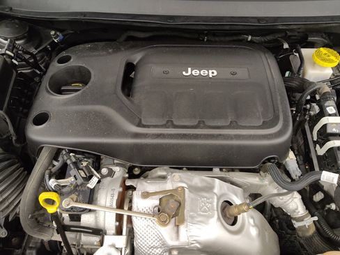 Used 2020 Jeep Cherokee Trailhawk w/ Cold Weather Group AWD/4WD image 30