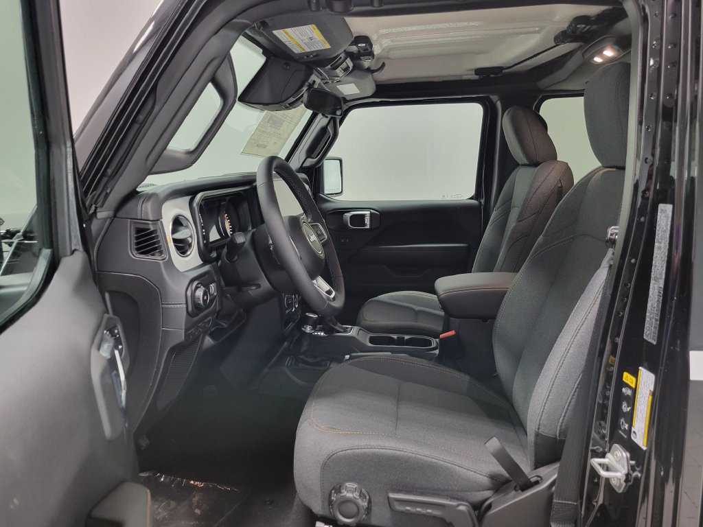 New 2026 Jeep Wrangler Unlimited Sahara w/ Whitecap Package AWD/4WD image 11