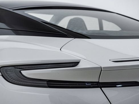 Used 2024 Aston Martin DB12 Coupe image 21