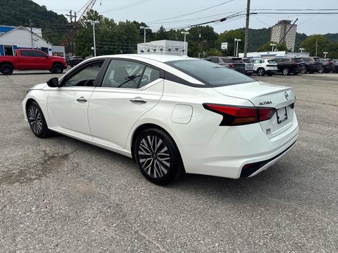 Used 2025 Nissan Altima 2.5 SV FWD image 3