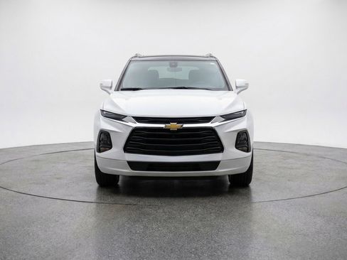 Used 2025 Chevrolet Blazer LT FWD image 2