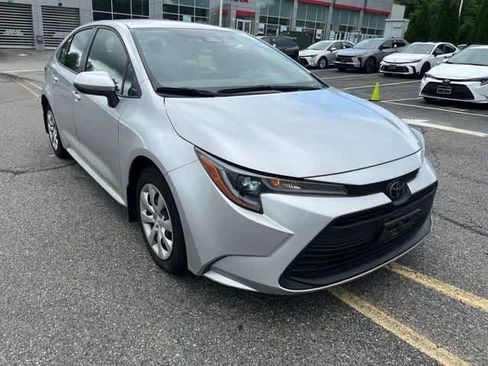 Used 2023 Toyota Corolla LE FWD image 3