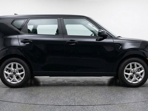 Used 2025 Kia Soul LX w/ LX Technology Package image 11