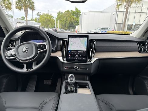 Certified 2025 Volvo XC90 B6 Plus AWD/4WD image 30