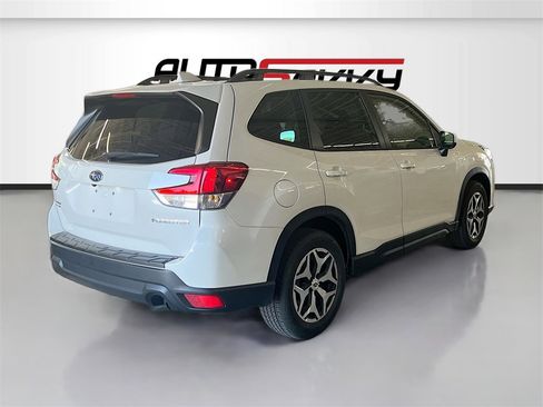Used 2023 Subaru Forester Premium image 7