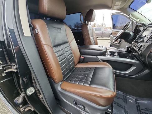 Used 2019 Nissan Titan Platinum Reserve image 25