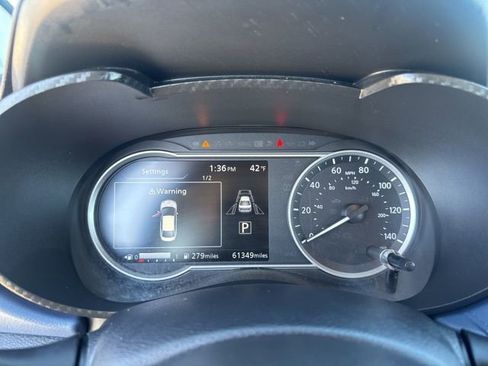 Used 2023 Nissan Versa SV image 12