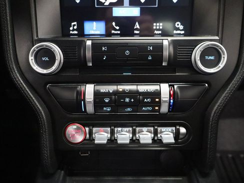 Used 2015 Ford Mustang Coupe RWD image 18