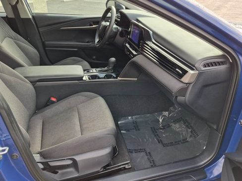Used 2025 Toyota Camry LE FWD image 5