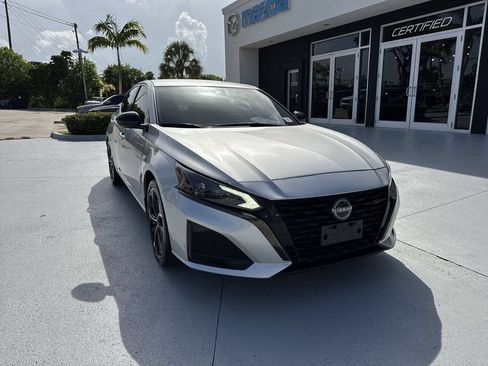 Used 2023 Nissan Altima 2.5 SR FWD image 7