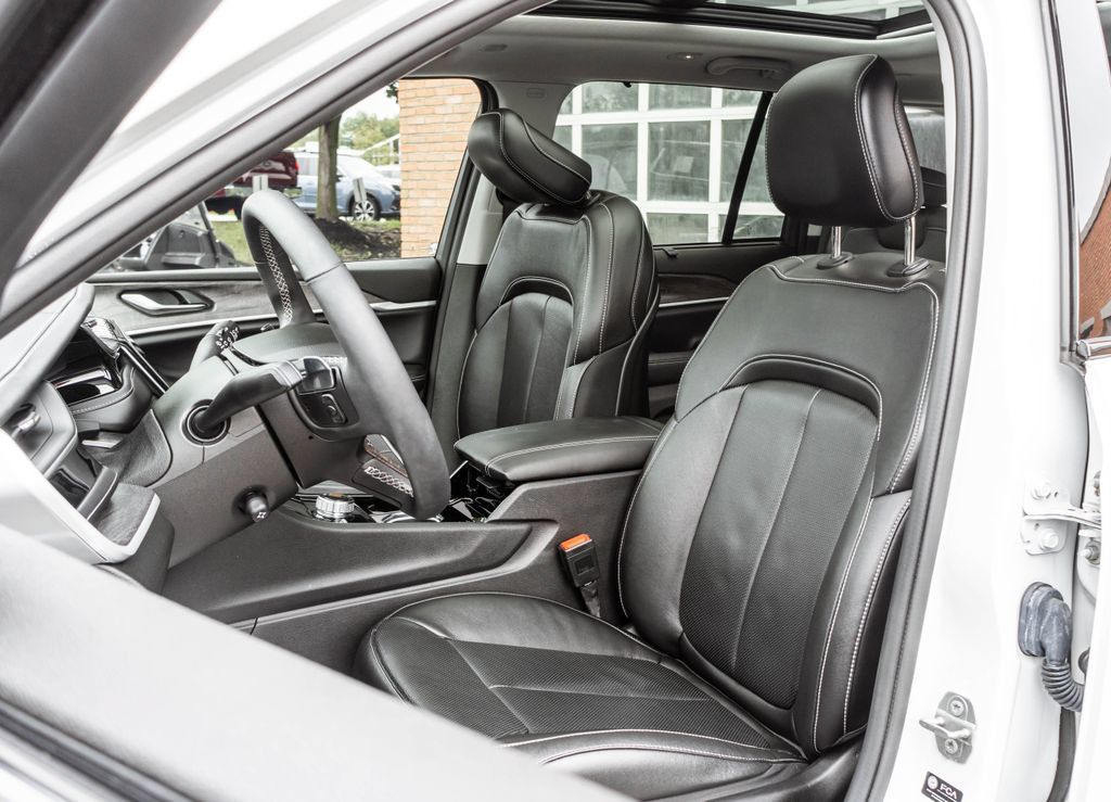 Used 2022 Jeep Grand Cherokee Limited 4xe w/ Luxury Tech Group II AWD/4WD image 7
