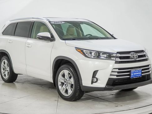 Used 2019 Toyota Highlander Limited image 16