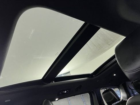 Certified 2025 Chrysler Pacifica Limited FWD image 22
