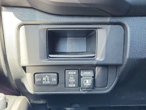 Used 2017 Toyota Tacoma TRD Off-Road w/ Premium & Technology Package AWD/4WD image 30