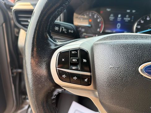 Used 2021 Ford Explorer XLT AWD/4WD image 13