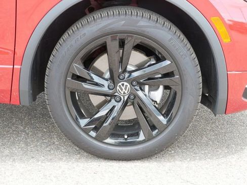 Used 2024 Volkswagen Tiguan SE R-Line AWD/4WD image 9
