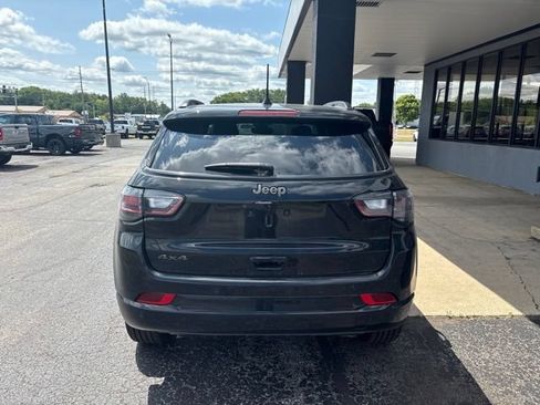 Used 2023 Jeep Compass High Altitude AWD/4WD image 10