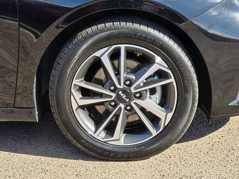 Used 2023 Kia Forte LXS w/ LXS Technology Package image 8