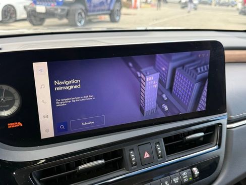 Used 2024 Lexus ES 300h w/ Premium Package image 12