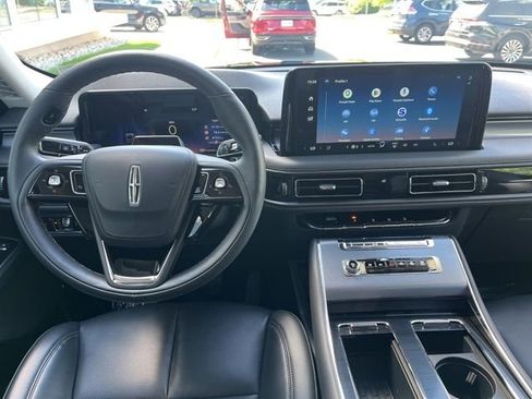 Used 2026 Lincoln Aviator AWD image 16