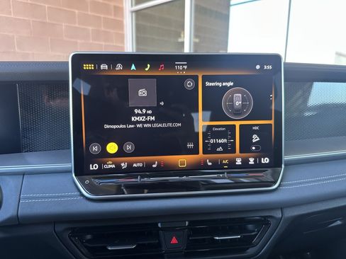 Used 2025 Volkswagen Tiguan SE w/ Panoramic Sunroof Package AWD/4WD image 24