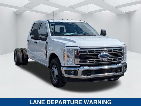 New 2026 Ford F350 XL w/ XL Chrome Package image 2