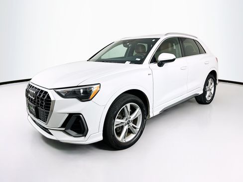 Used 2020 Audi Q3 2.0T Premium w/ Convenience Package AWD/4WD image 3