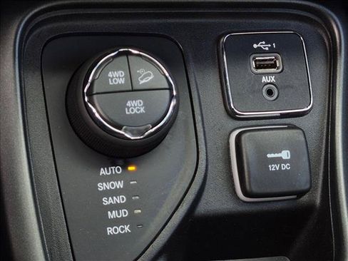 Used 2019 Jeep Compass Trailhawk AWD/4WD image 14