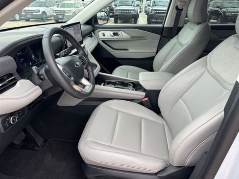 Used 2025 Ford Explorer Active w/ Active Comfort Package RWD image 22